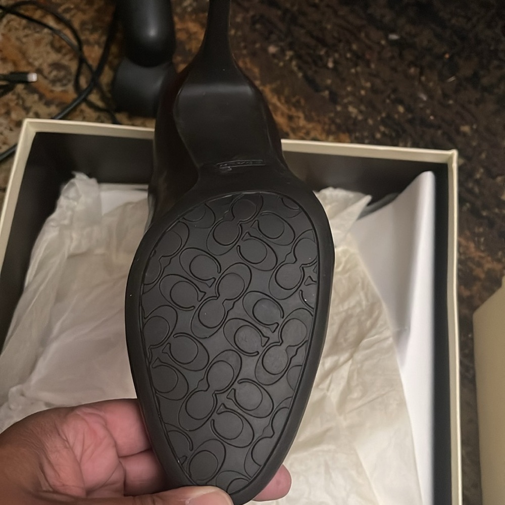 Coach boots 9.5M - Picture 3 of 5